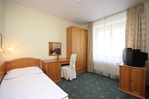 Hotel Claris - image 7