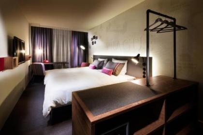 Pentahotel Prague - image 11