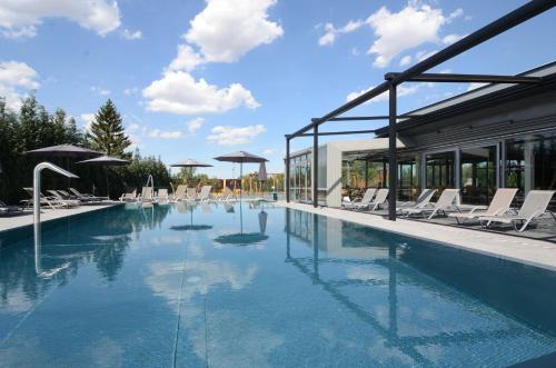 Hotel Aura Design & Garden Pool - image 2