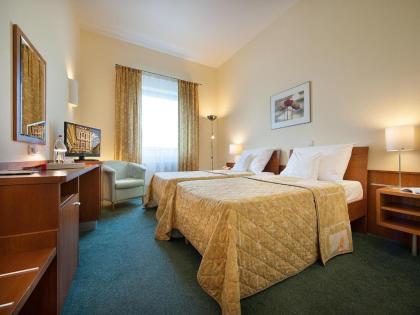 Ramada Airport Hotel Prague - image 13