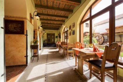 Hotel Selsky Dvur - Bohemian Village Courtyard - image 19