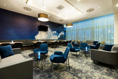 Courtyard by Marriott Prague Airport - image 7