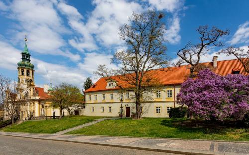 Loreta Hotel - main image