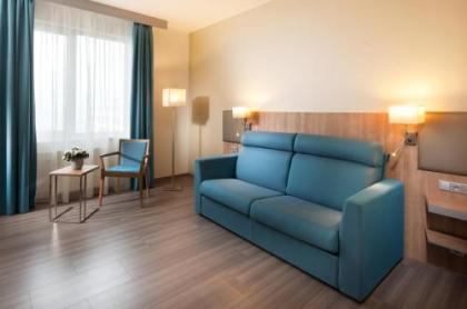 Holiday Inn Prague - image 7