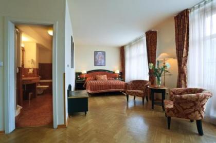 Elysee Hotel - image 5