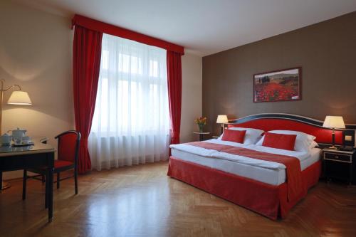 Elysee Hotel - image 7