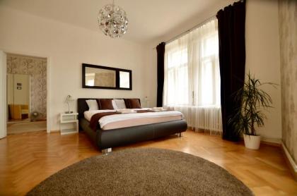 Beautiful Apartments in Prague - image 1