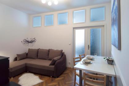 Modern Apartment Navrátilova II - image 16