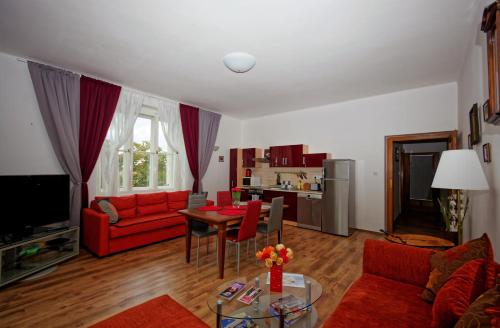 Spacious Prague View Apartment - image 2