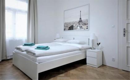 Angel City Aparthotel - image 11