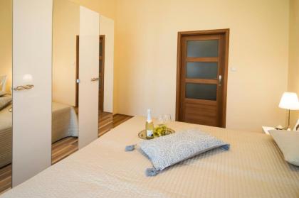 Apartment Za Poricskou branou - image 15