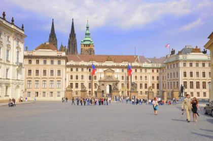 Charles bridge apartment - image 16