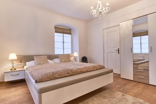 Charles Bridge Royal Apartment - main image