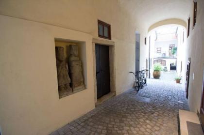 600 y.o. buliding silent paradise in the old town - image 2