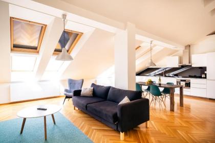 Luxurious Woodrow Wilson apt in Prague centre - image 1