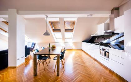 Luxurious Woodrow Wilson apt in Prague centre - image 11