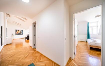 Luxurious Woodrow Wilson apt in Prague centre - image 9