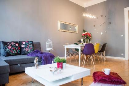 Cosmopolitan apartment in Prague - image 12