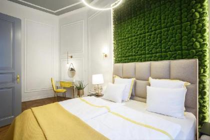 City Jungle Apartment by Main Station Prague - image 20